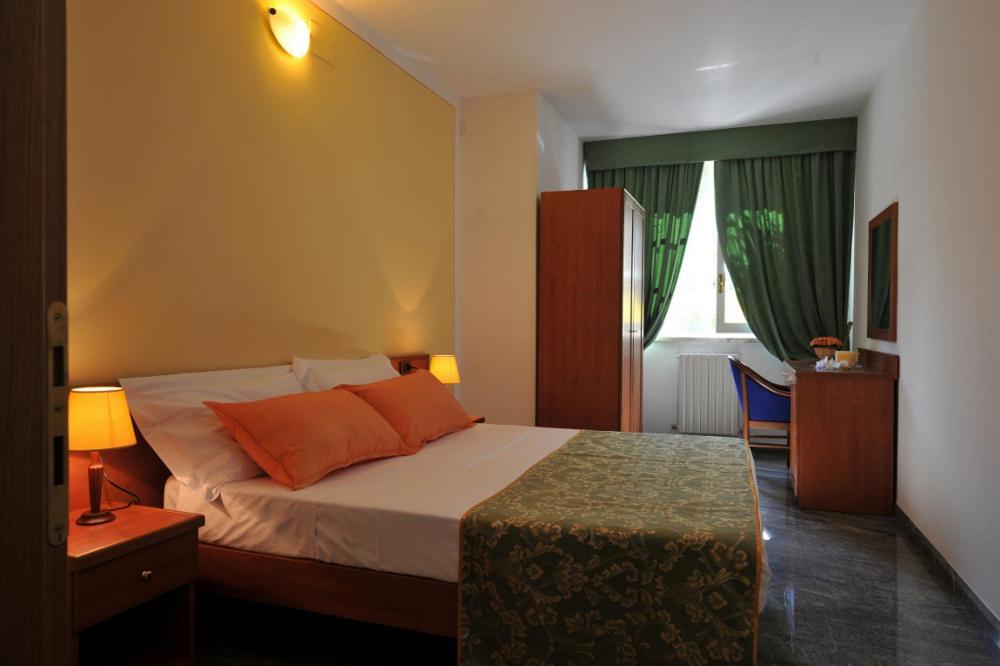 Holiday House Aurora Кортона Номер фото